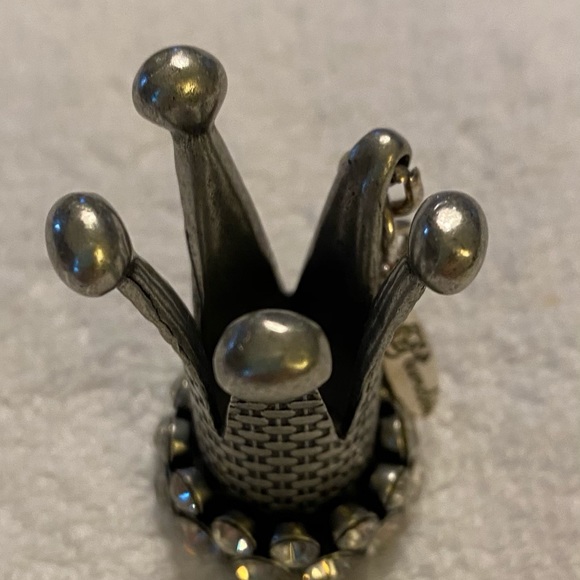 Plunder Jewelry Silver Rhinestone Queen Crown Shiny Blingy Pendant - Picture 2 of 4
